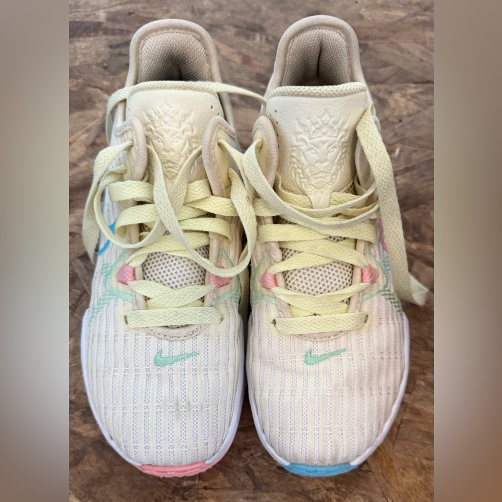 Nike “Ice Cream” LeBron Witness Basketball Shoes size 3.5